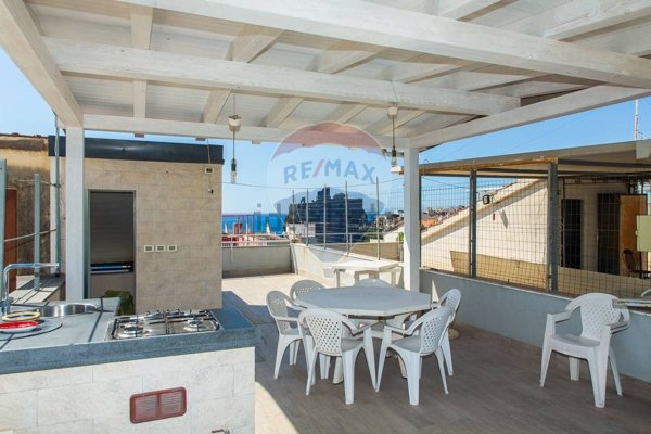 appartamento in vendita ad Aci Castello