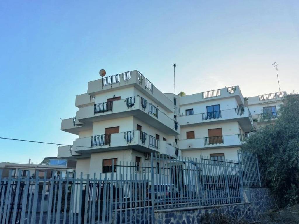 appartamento in vendita ad Aci Castello in zona Aci Trezza