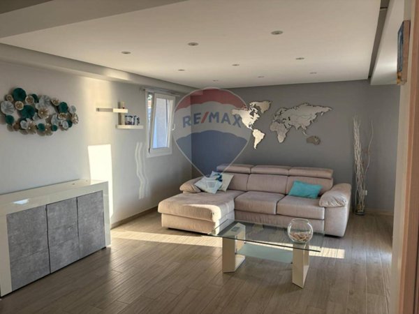 appartamento in vendita ad Aci Castello in zona Ficarazzi