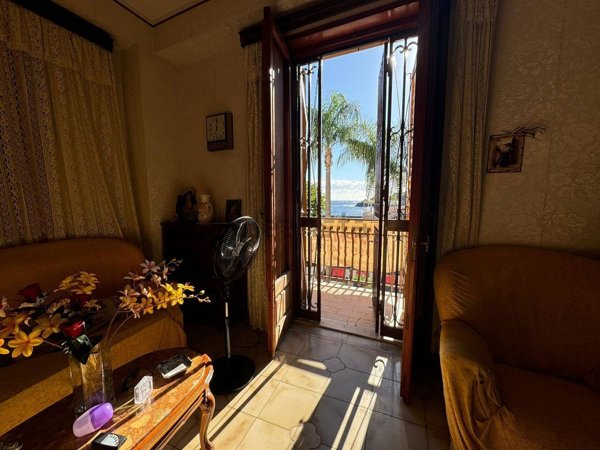 pentavano in vendita ad Aci Castello