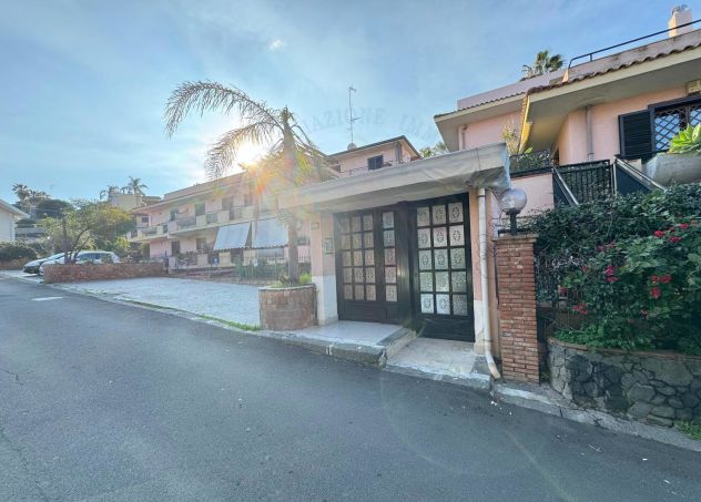 appartamento in vendita ad Aci Castello