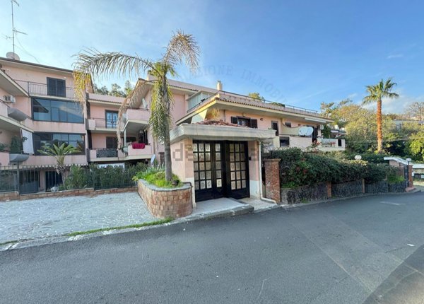 appartamento in vendita ad Aci Castello