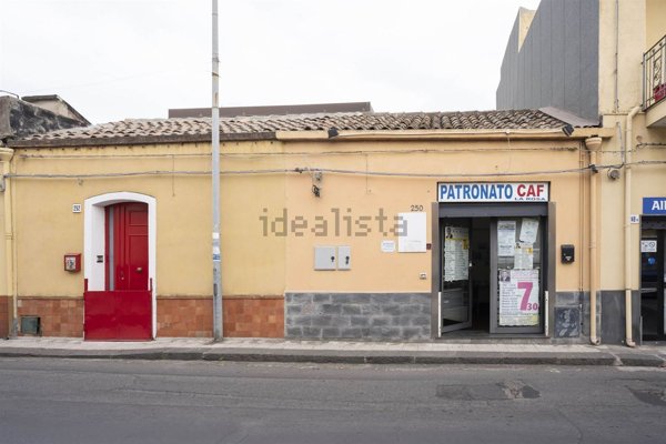 casa semindipendente in vendita ad Aci Castello
