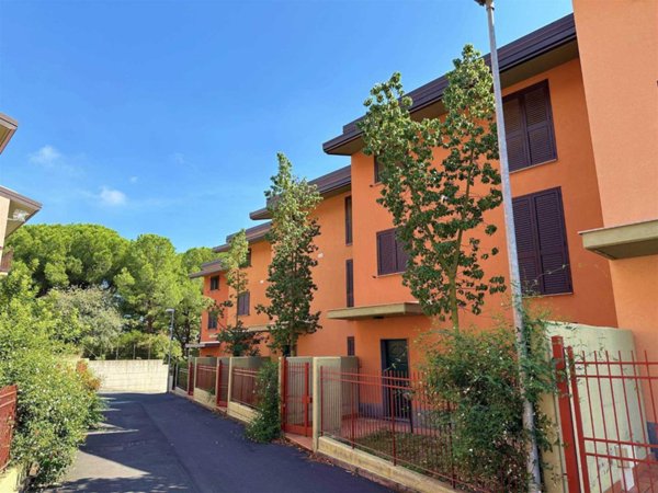 casa indipendente in vendita ad Aci Castello in zona Ficarazzi