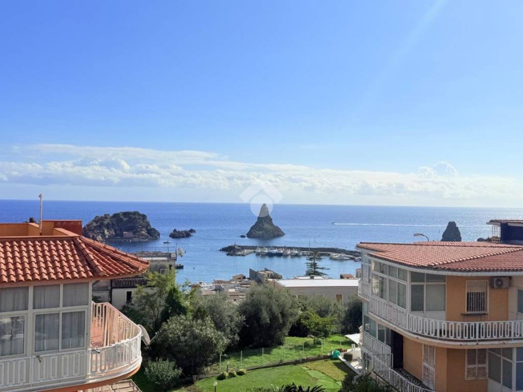 appartamento in vendita ad Aci Castello in zona Aci Trezza