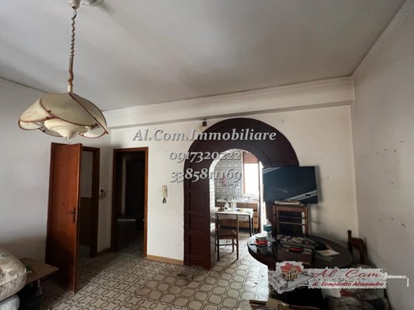 casa indipendente in vendita ad Aci Castello in zona Ficarazzi