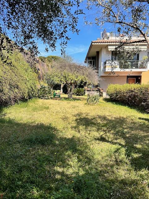 appartamento in vendita ad Aci Castello