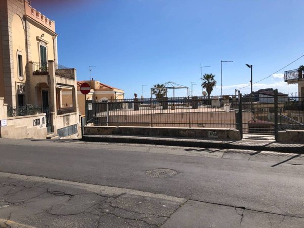 appartamento in vendita ad Aci Castello