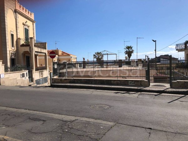 appartamento in vendita ad Aci Castello