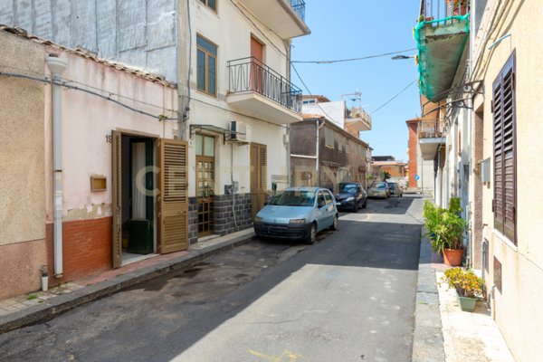 casa indipendente in vendita ad Aci Castello