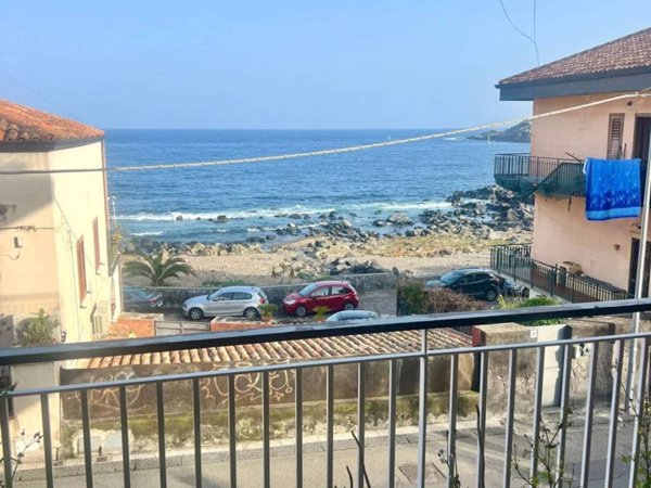 appartamento in vendita ad Aci Castello