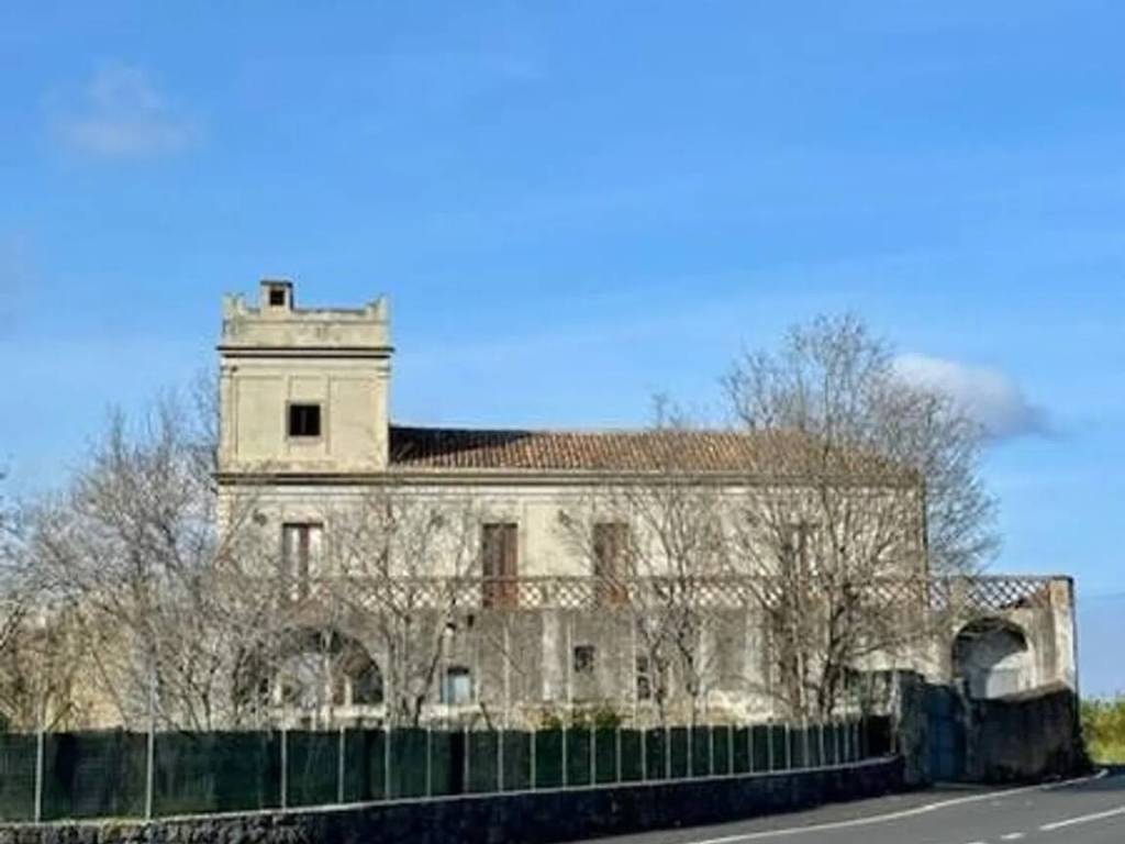casa indipendente in vendita ad Aci Castello