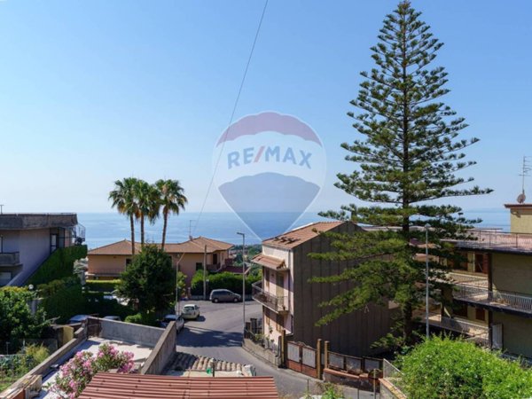 casa indipendente in vendita ad Aci Castello in zona Ficarazzi