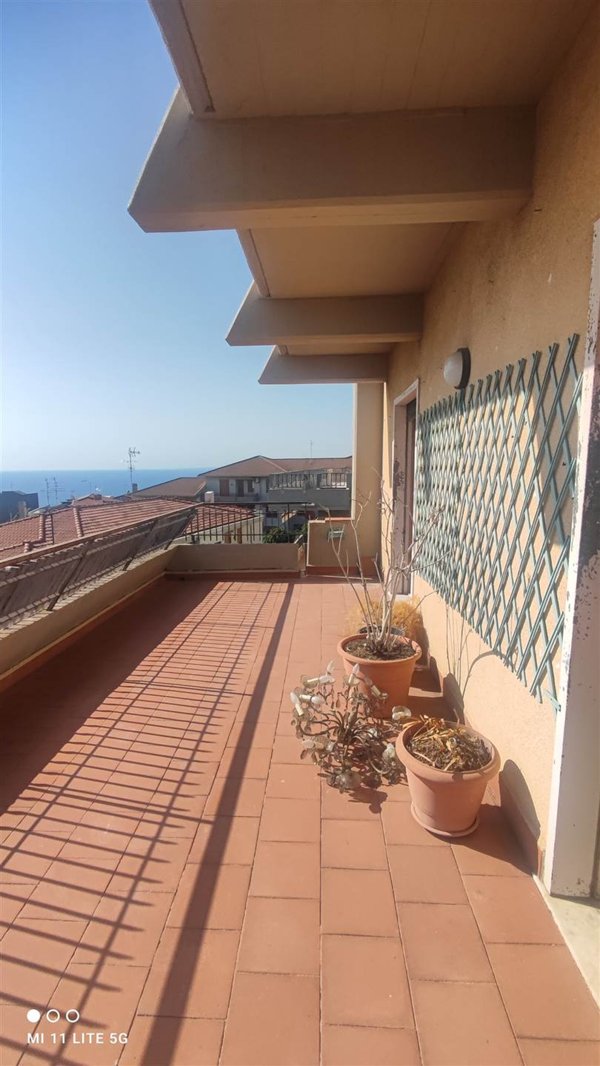 appartamento in vendita ad Aci Castello in zona Ficarazzi