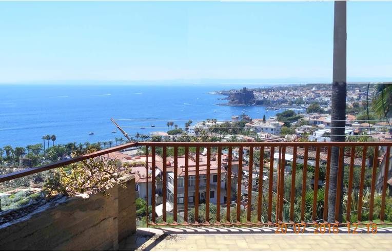 appartamento in vendita ad Aci Castello