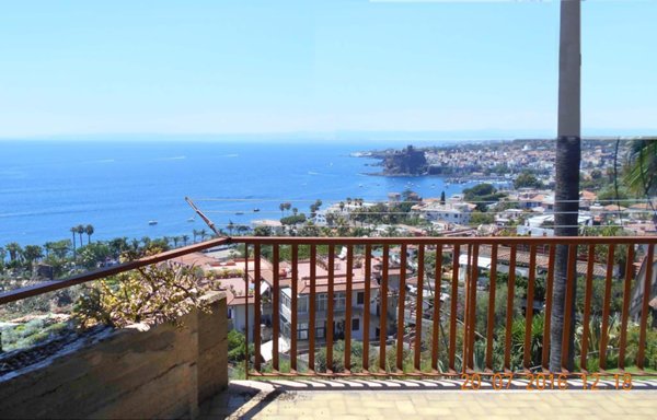 appartamento in vendita ad Aci Castello