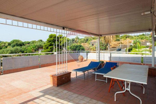 appartamento in vendita ad Aci Castello