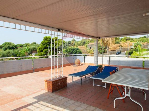 appartamento in vendita ad Aci Castello