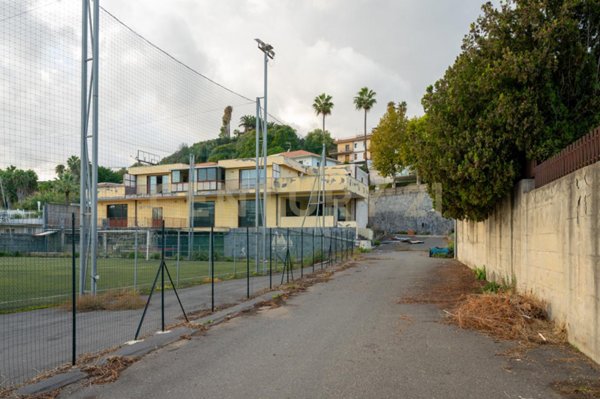 negozio in vendita ad Aci Castello in zona Aci Trezza
