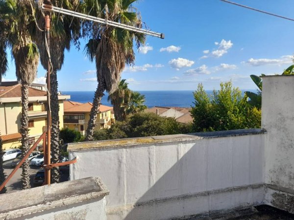 casa indipendente in vendita ad Aci Castello