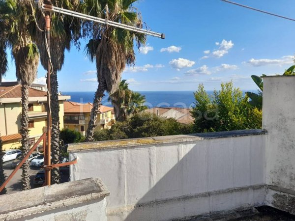 casa indipendente in vendita ad Aci Castello