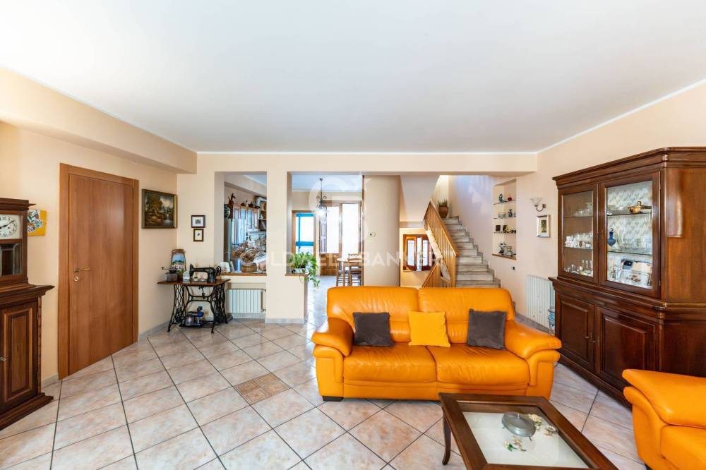 casa indipendente in vendita ad Aci Castello in zona Ficarazzi