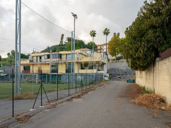 negozio in vendita ad Aci Castello in zona Aci Trezza