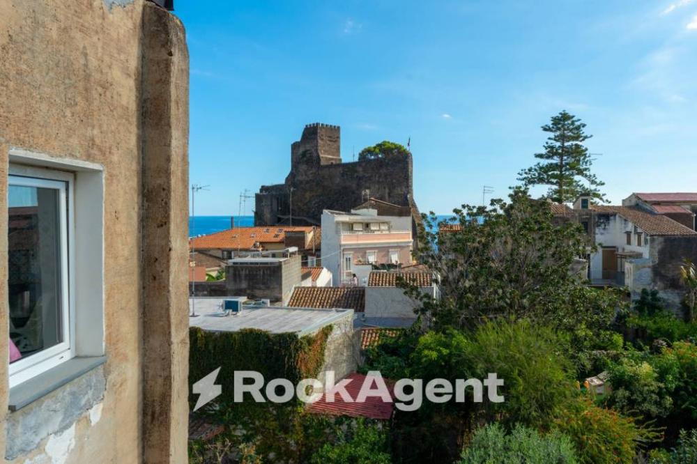 casa indipendente in vendita ad Aci Castello