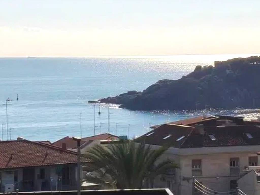 appartamento in vendita ad Aci Castello