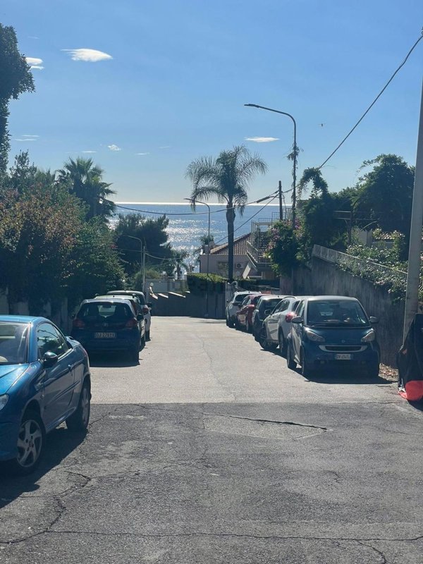 appartamento in vendita ad Aci Castello