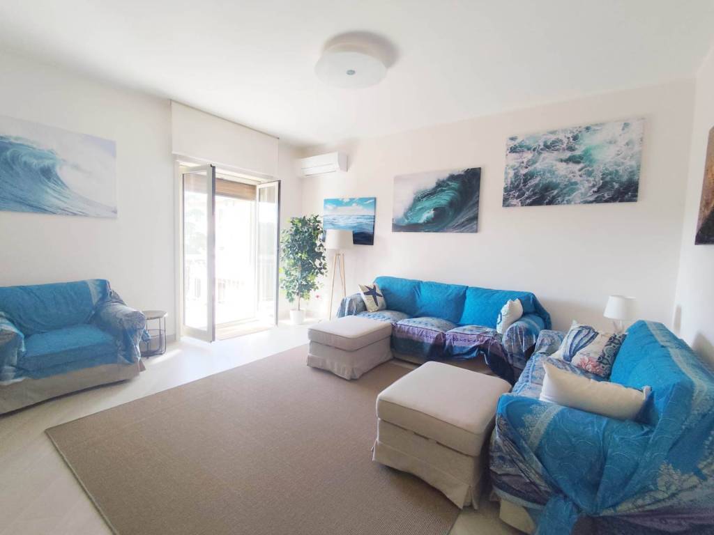 appartamento in vendita ad Aci Castello