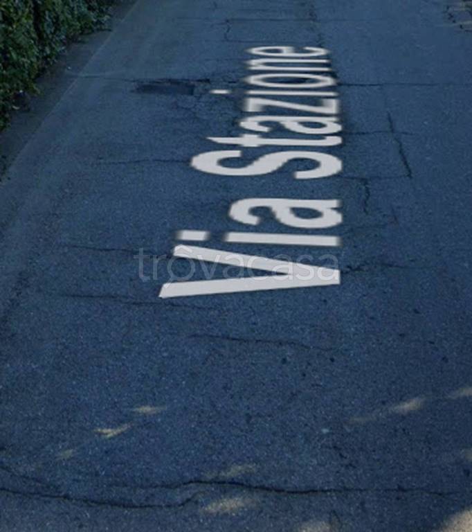 locale di sgombero in vendita ad Aci Castello