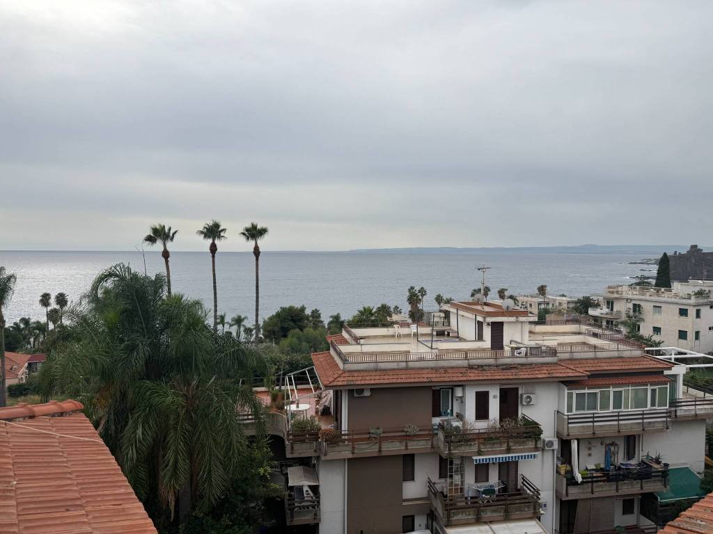 appartamento in vendita ad Aci Castello