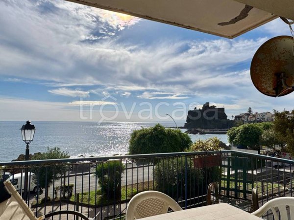 appartamento in vendita ad Aci Castello