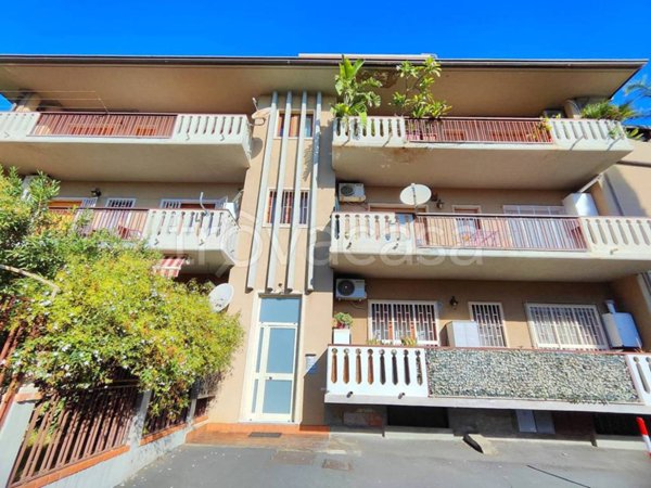 appartamento in vendita ad Aci Castello