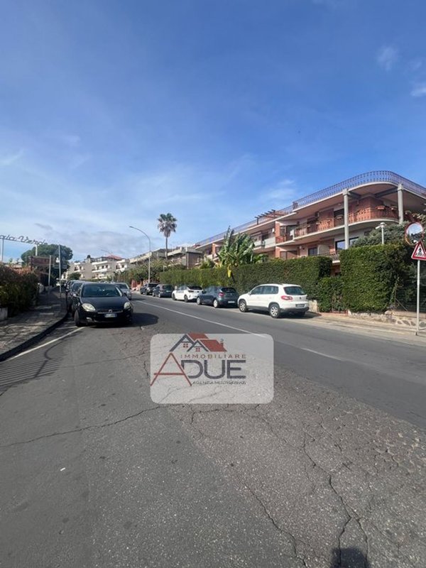 appartamento in vendita ad Aci Castello