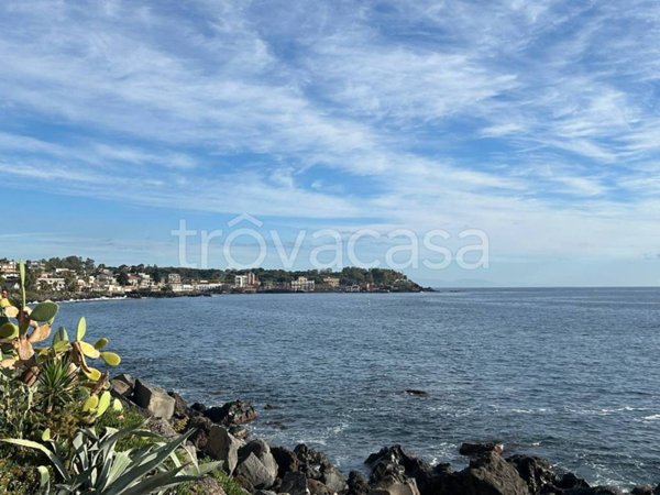 appartamento in vendita ad Aci Castello