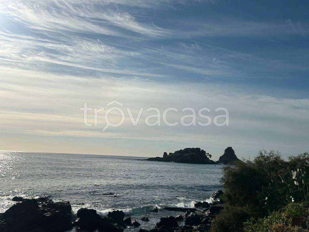 appartamento in vendita ad Aci Castello in zona Aci Trezza