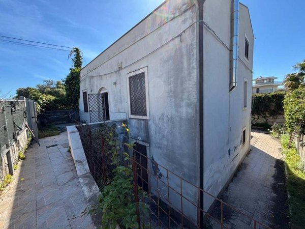 casa indipendente in vendita ad Aci Castello
