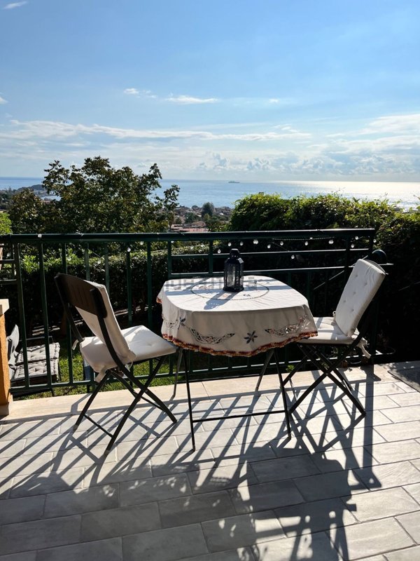 appartamento in vendita ad Aci Castello