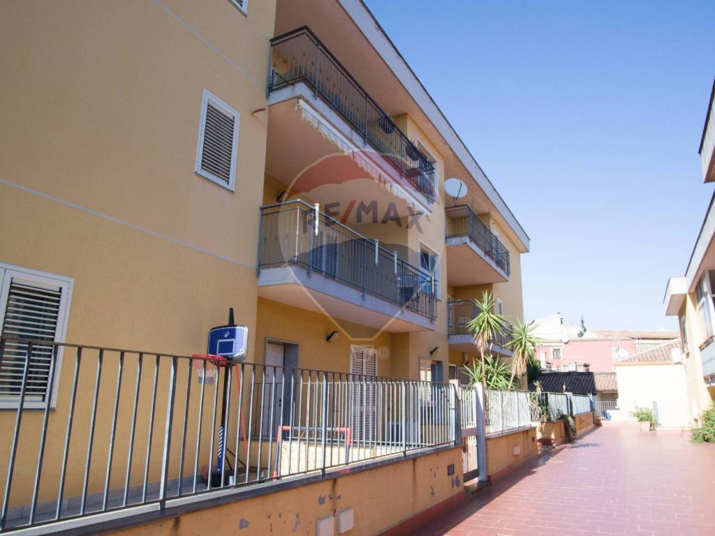appartamento in vendita ad Aci Castello