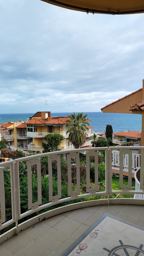 appartamento in vendita ad Aci Castello