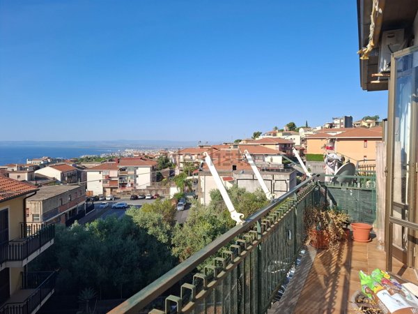 appartamento in vendita ad Aci Castello in zona Ficarazzi