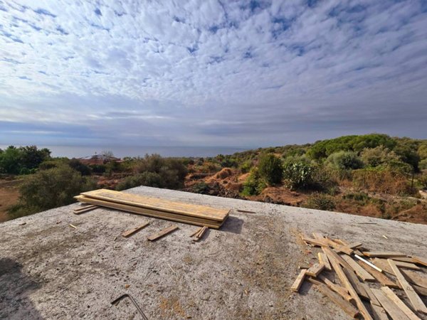 casa indipendente in vendita ad Aci Castello in zona Ficarazzi