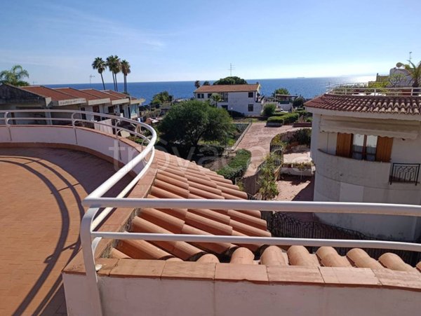 appartamento in vendita ad Aci Castello