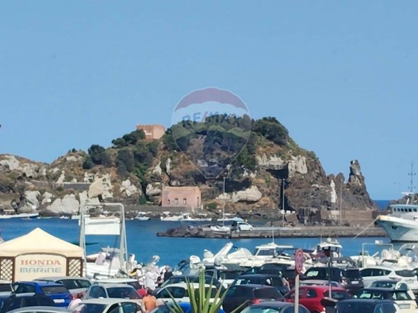 villa in vendita ad Aci Castello in zona Aci Trezza