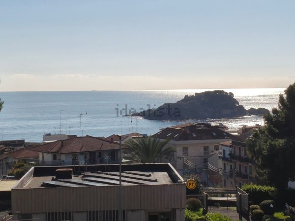 appartamento in vendita ad Aci Castello in zona Aci Trezza