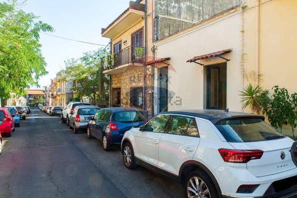casa indipendente in vendita ad Aci Castello