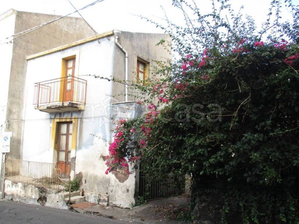 casa indipendente in vendita ad Aci Castello