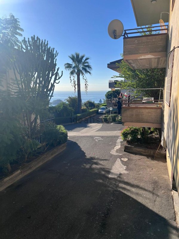 appartamento in vendita ad Aci Castello